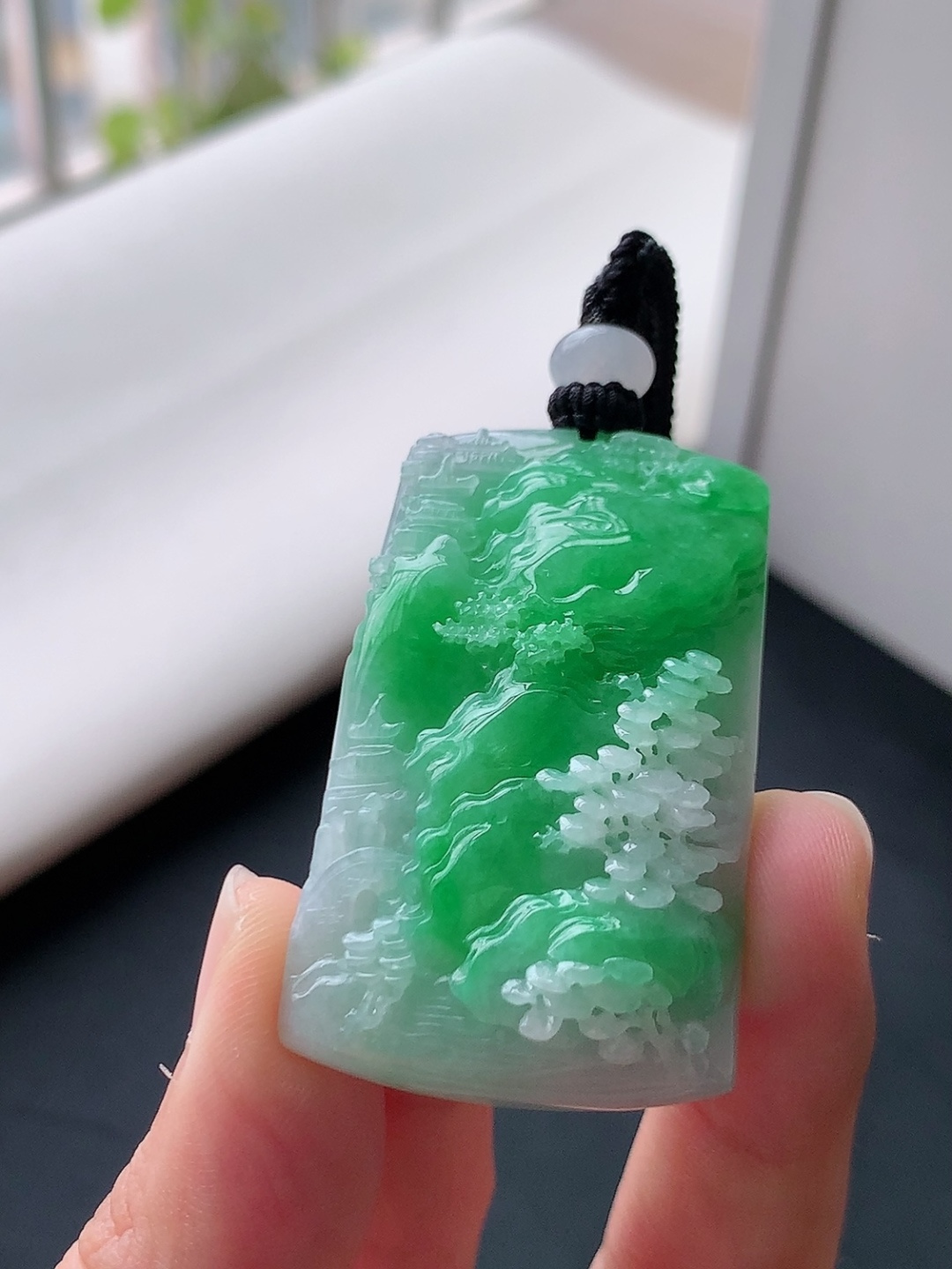 冰飘绿山水牌挂件 翠色明媚，底子细腻莹润，佩戴清新优雅 货号24903，46.9-27.4-11.3