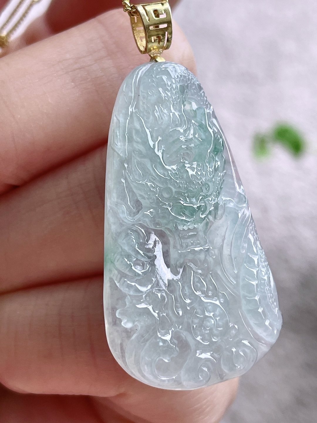 糯冰飘花龙牌吊坠,18k金镶嵌,无裂,性比高,厚装,整体50.3,裸石42.4-24.4-6.3,重