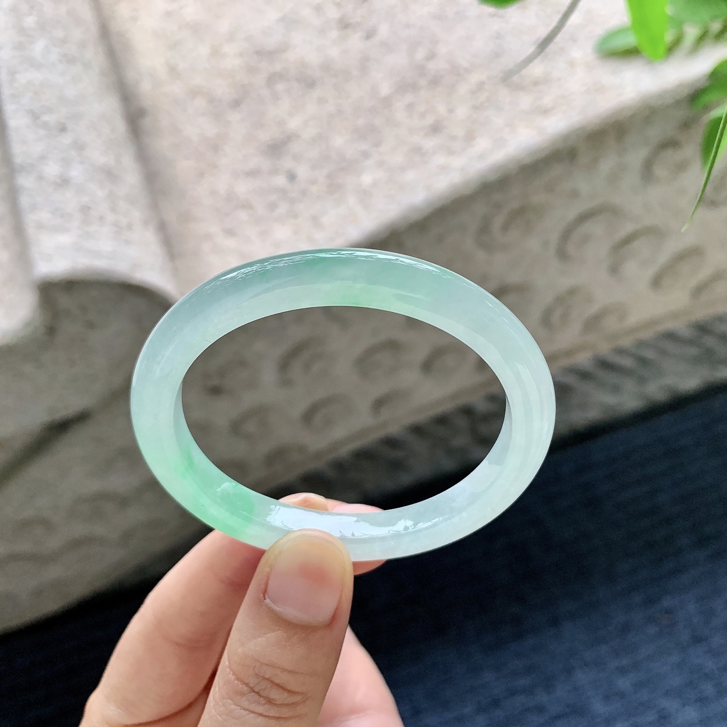 糯冰飘绿，水润，种老，细腻，打灯有纹线