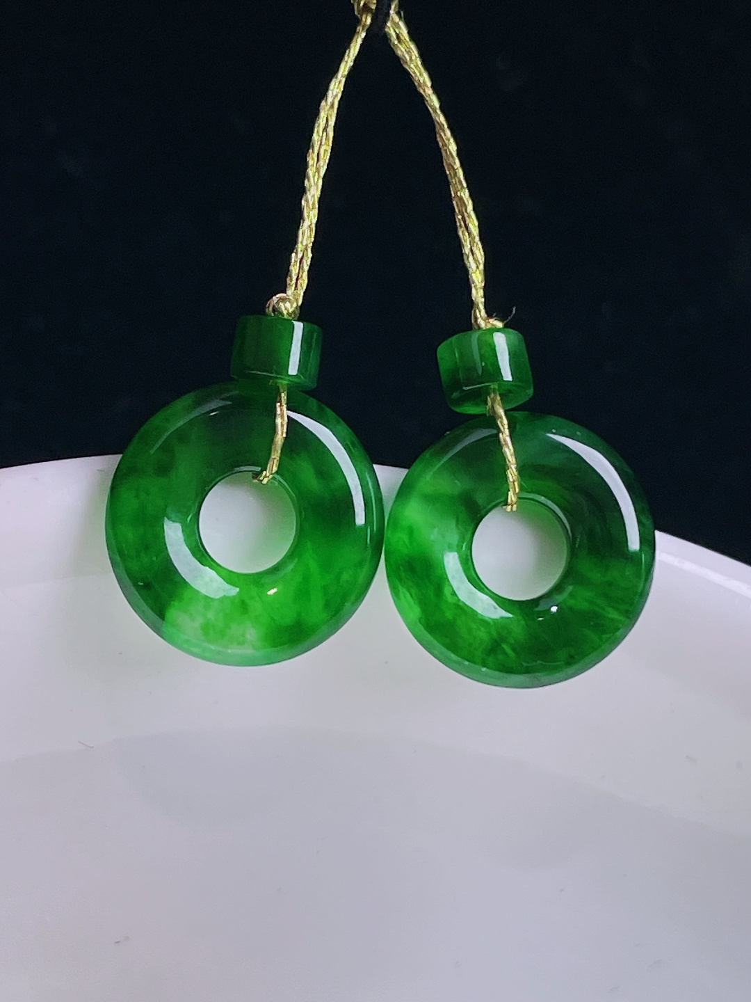 ️辣绿耳坠，老种起光，细底通透，尺寸：11.9/2.6mm0904