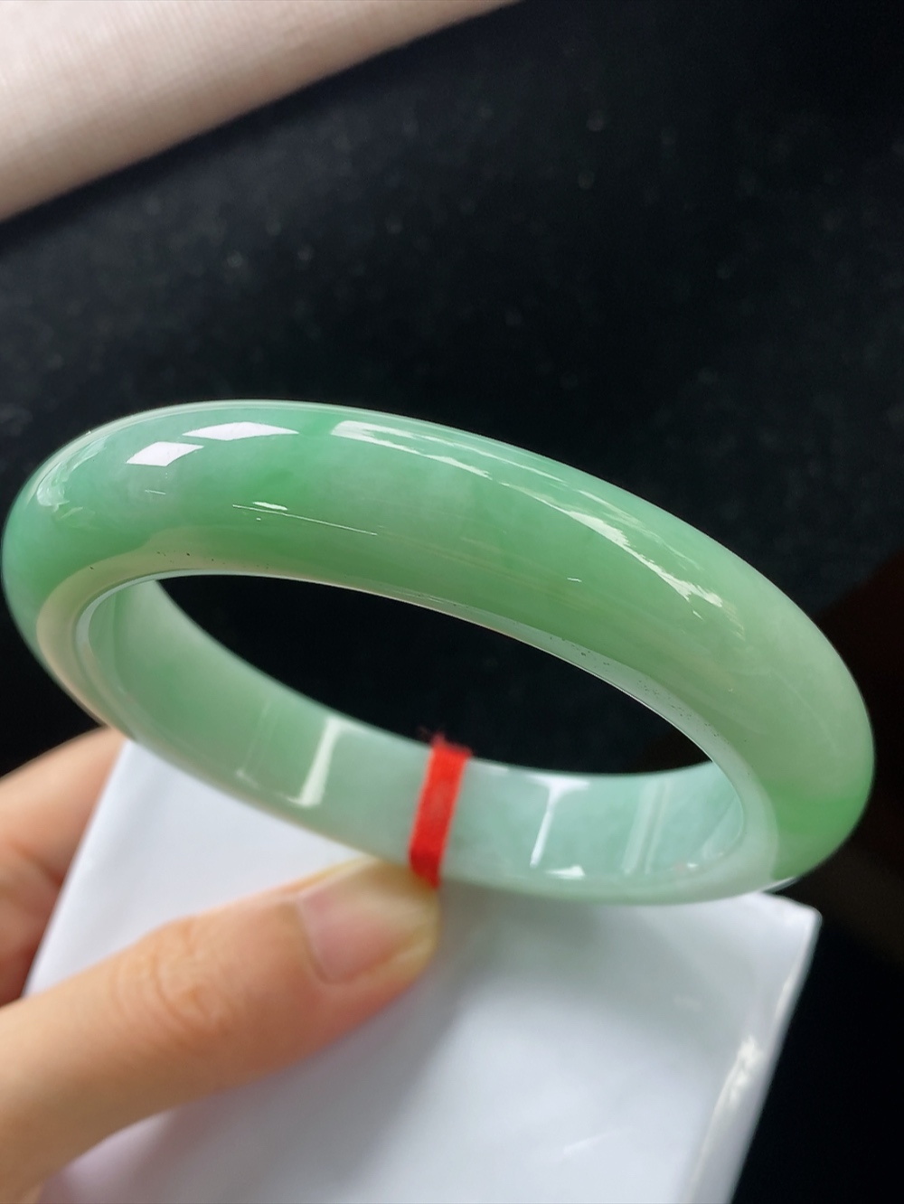 正圈飘绿手镯，圈口尺寸57.5-12.6-10.9mm,904xdz