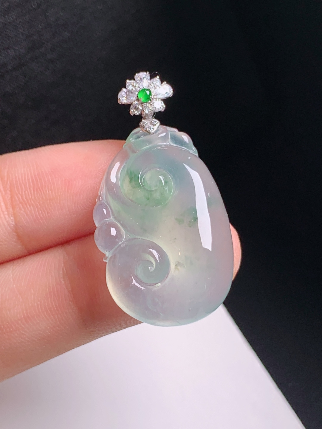 冰种飘花如意吊坠，种老起光，线条流畅，万事如意，530901
