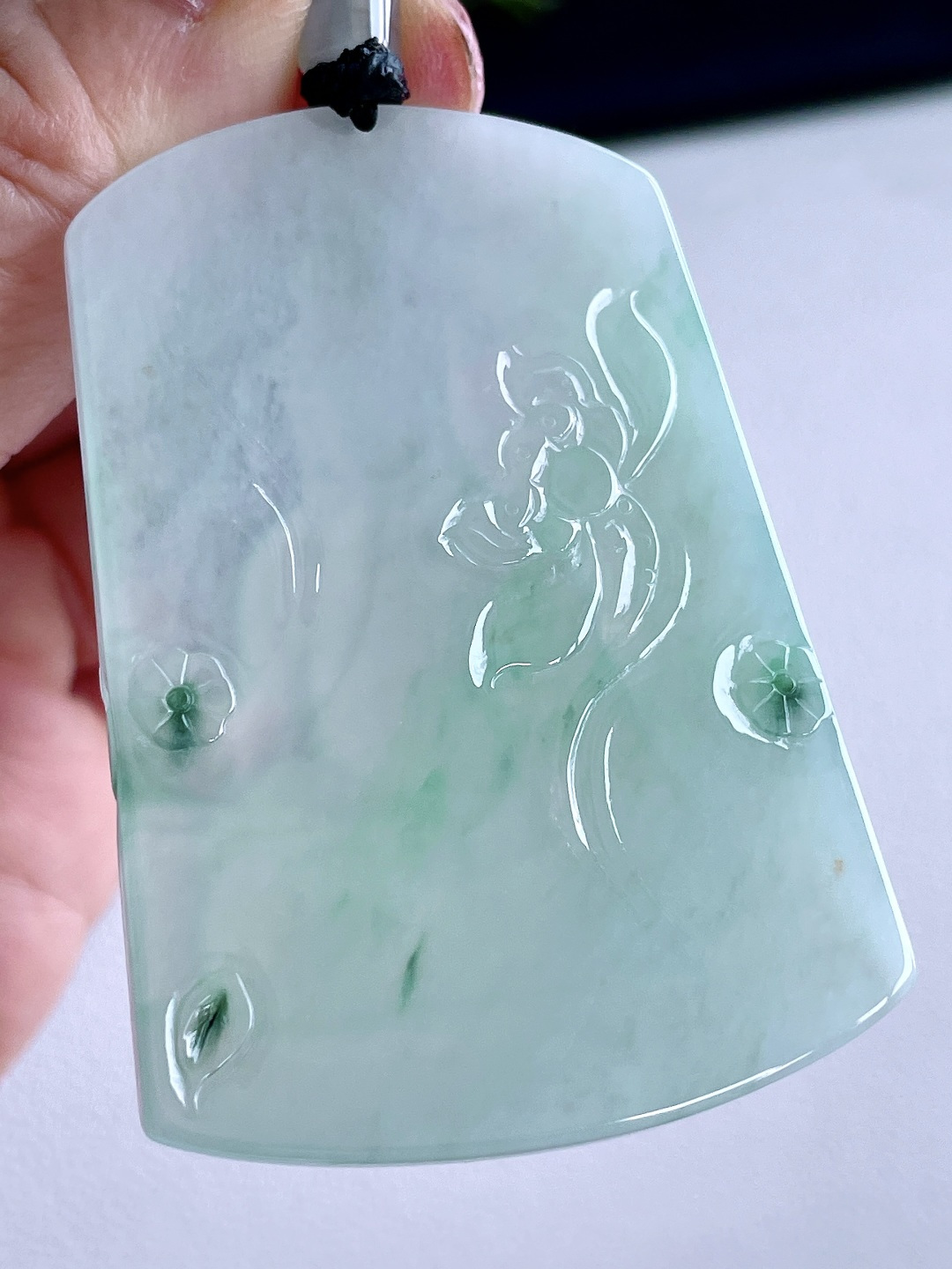 裸石冰飘花大势至菩萨持莲观音牌吊坠，说明缅料无裂性比高，尺寸61-42.7-5.3，重量34.5克