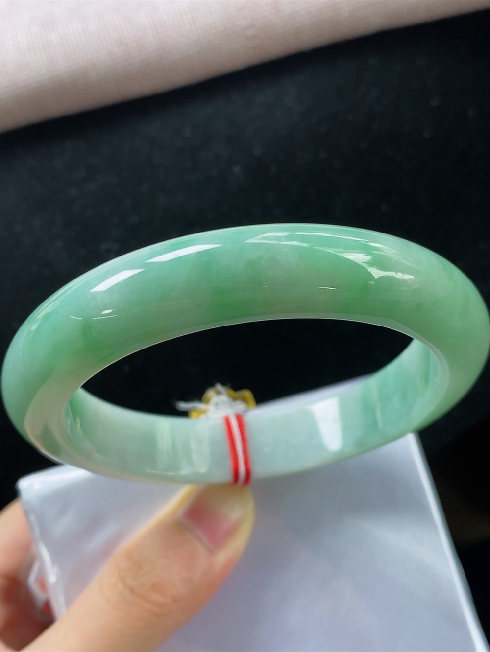 正圈飘绿手镯，圈口尺寸58.5-12.5-9.5mm,904xdz