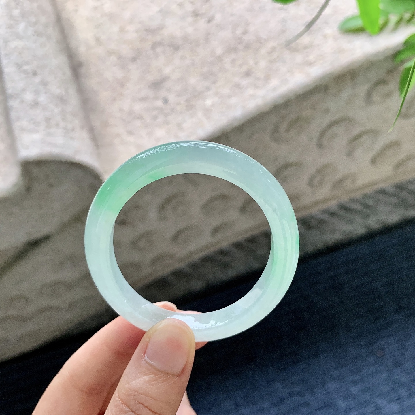 糯冰飘绿，水润，种老，细腻，打灯有纹线