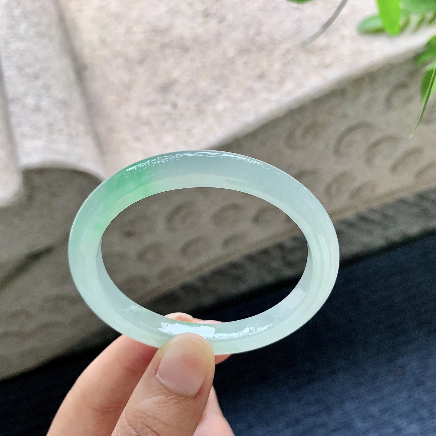 糯冰飘绿，水润，种老，细腻，打灯有纹线