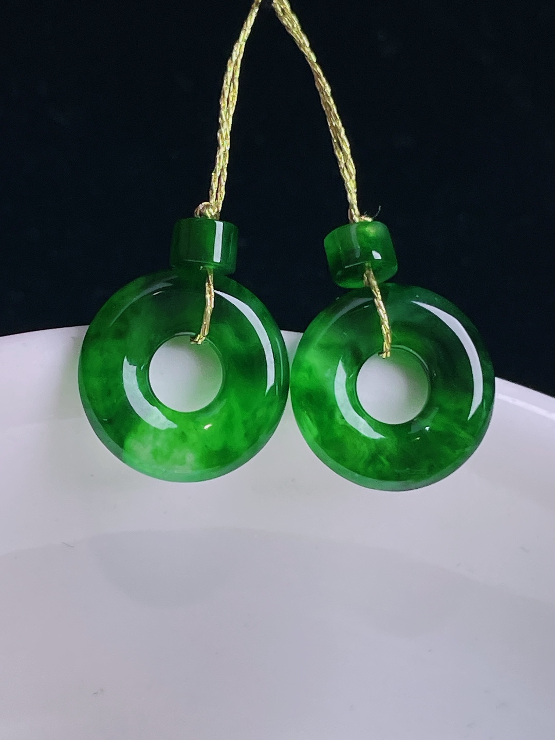 ️辣绿耳坠，老种起光，细底通透，尺寸：11.9/2.6mm0904