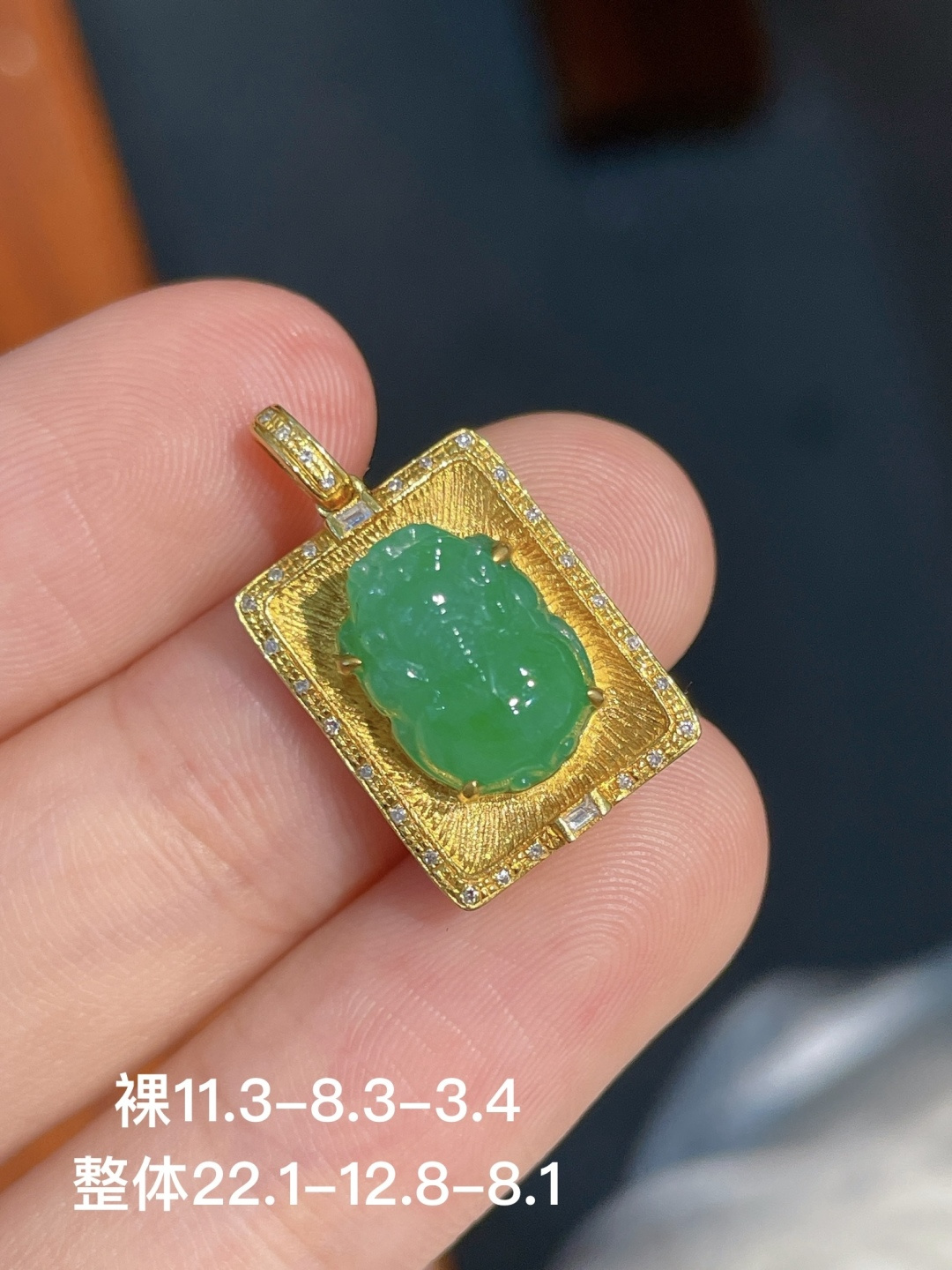 阳绿貔貅吊坠,无裂,18k金镶嵌,22.1-12.8-8.1