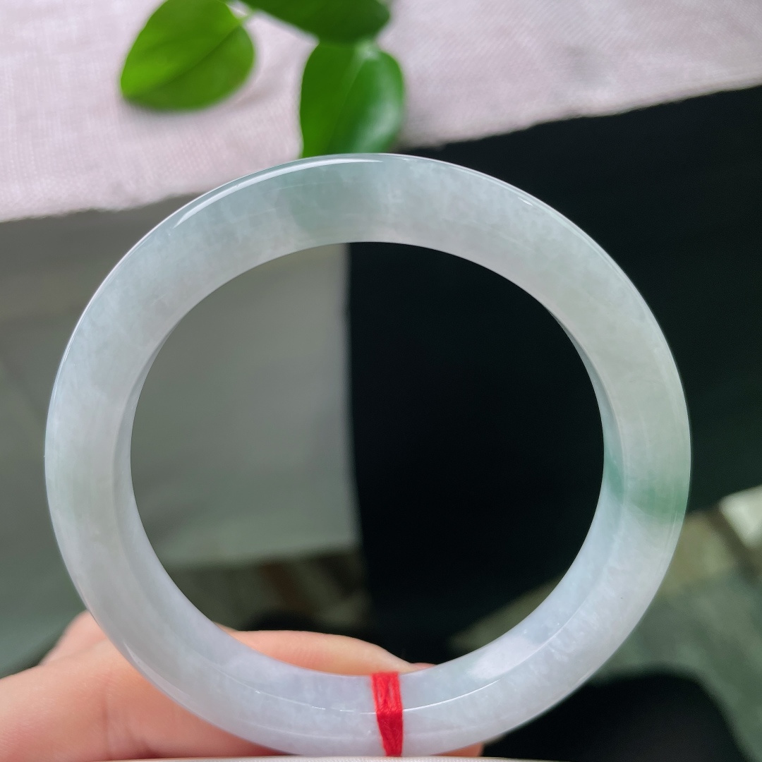 飘花正圈，一点皮纹，它的美在于适度留白，仅以一处飘花作为点睛，繁简平衡，窄版，适合纤纤小手，ss57955a