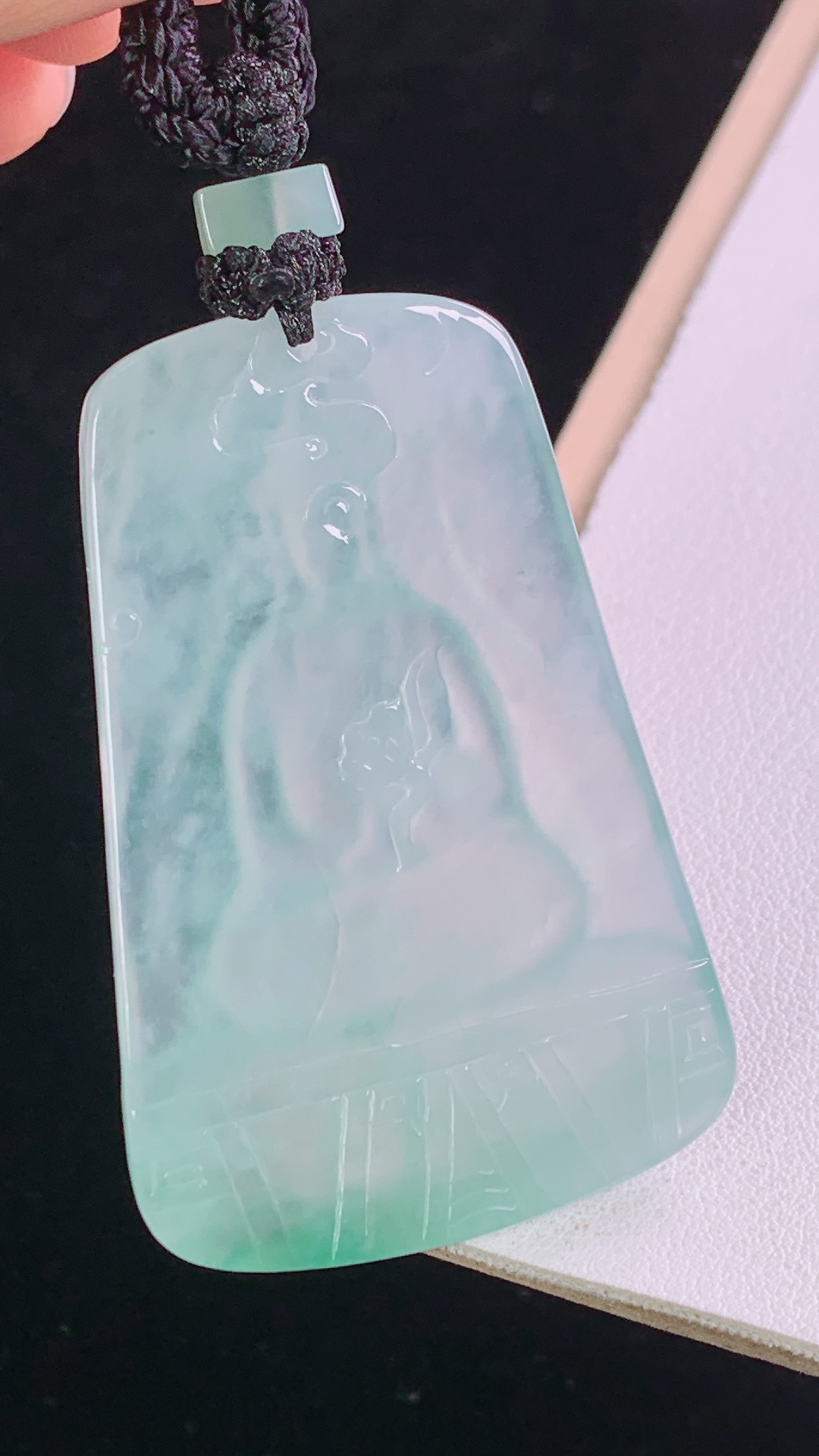高冰观音菩萨,种水，清透起光，无裂,尺寸:53.6-35.7-4.6mm