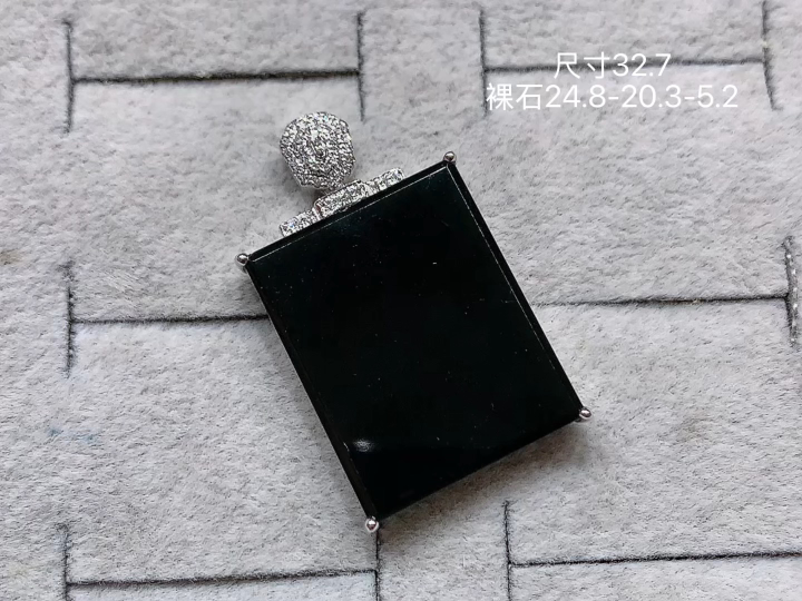 ️ 墨翠无事牌吊坠，种老水足，佩戴优雅气质，性比高，18k金镶嵌，无裂，尺寸看图，24.8-20.