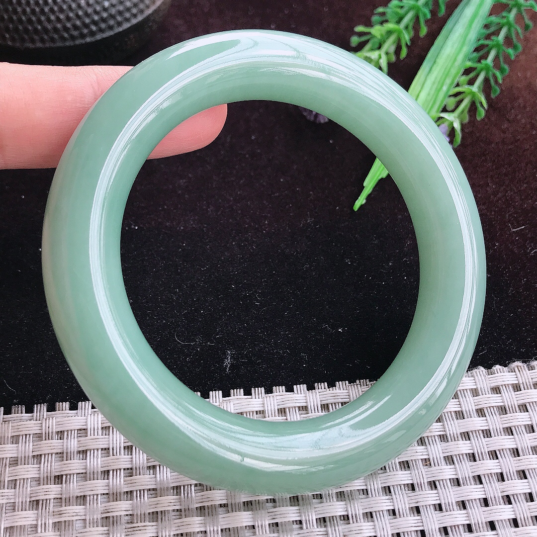 实拍A货翡翠57.8/13/12老坑冰润满色晴底胖圆条手镯宽边玉镯平安镯