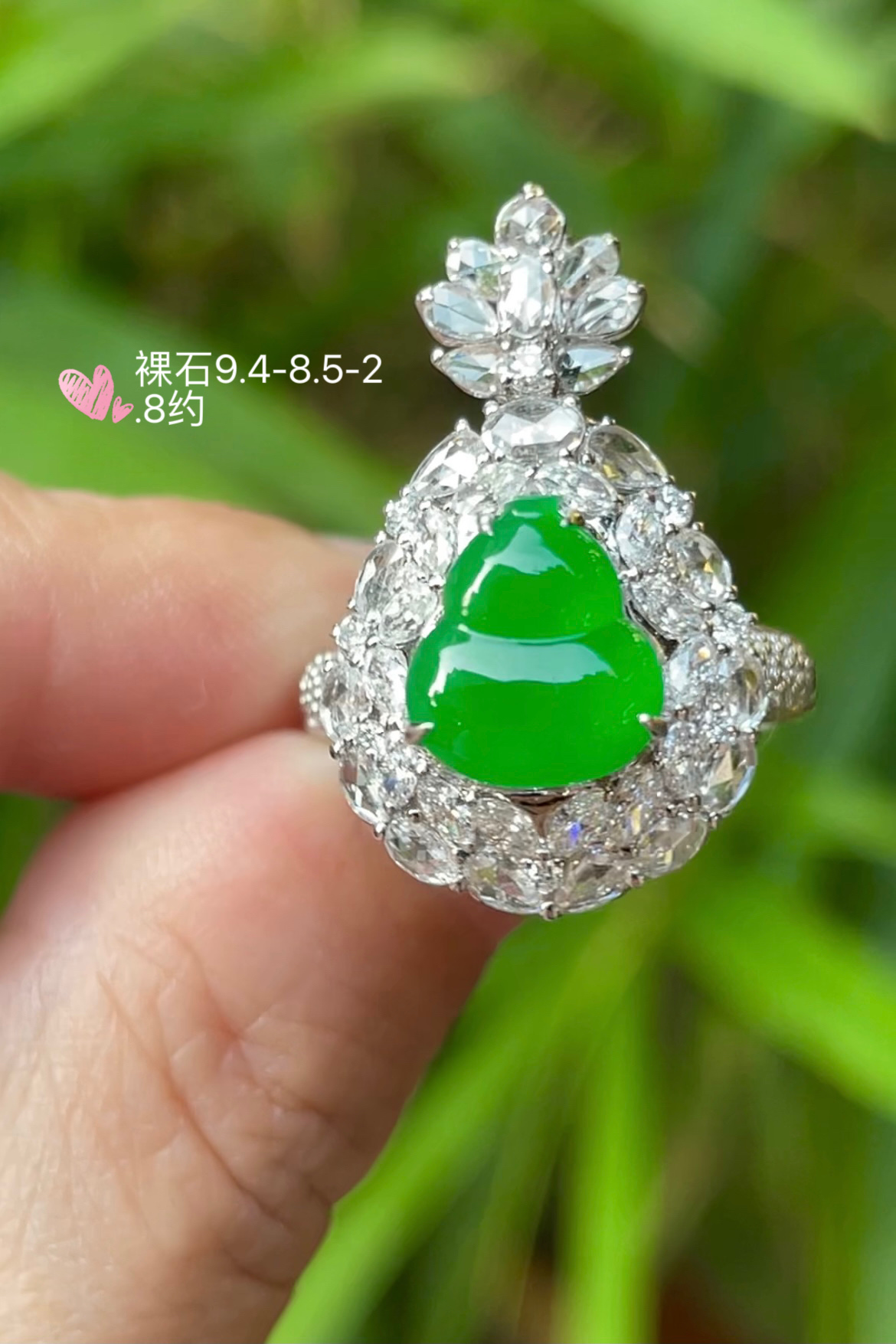 高冰正阳绿，葫芦两用款，通透水润，玉质细腻，翠色鲜艳，18k金奢华钻石镶嵌️，9.4-8.5-2.