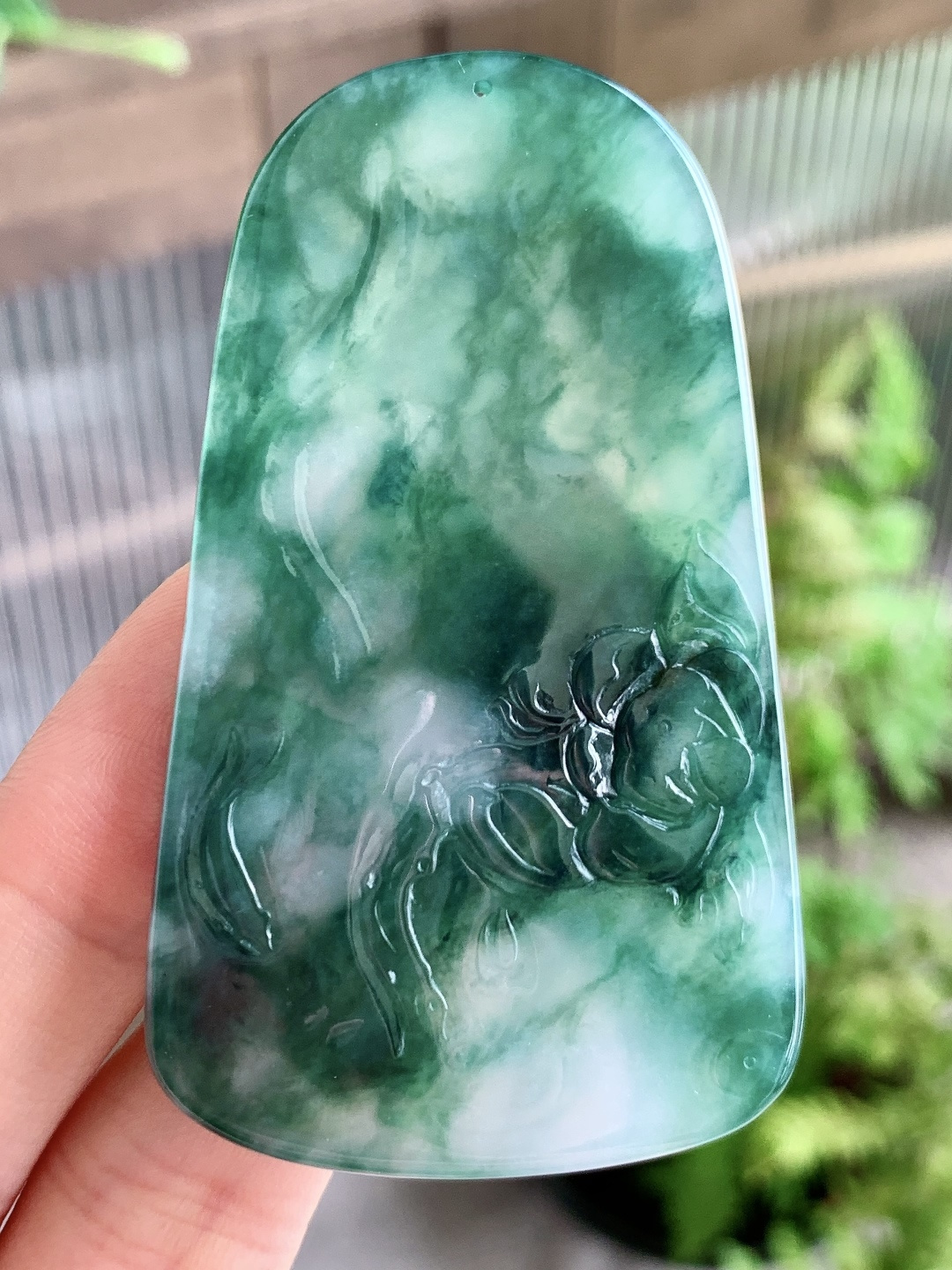 糯冰飘花大日如来牌吊坠,缅料 性比高,尺寸67.7-39-5.8,重量36克