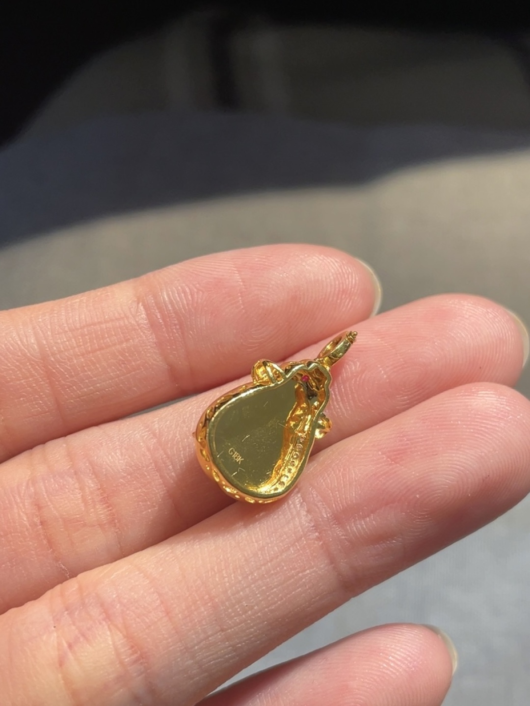 冰黄财神吊坠，颜色甜甜，形体很好的一枚，佩戴很美~18k真金真钻