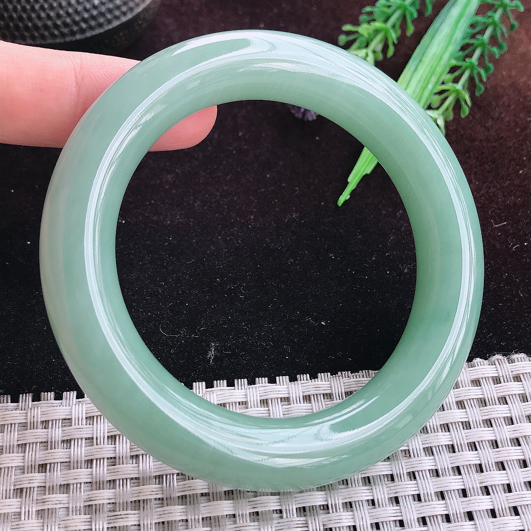 实拍A货翡翠57.8/13/12老坑冰润满色晴底胖圆条手镯宽边玉镯平安镯
