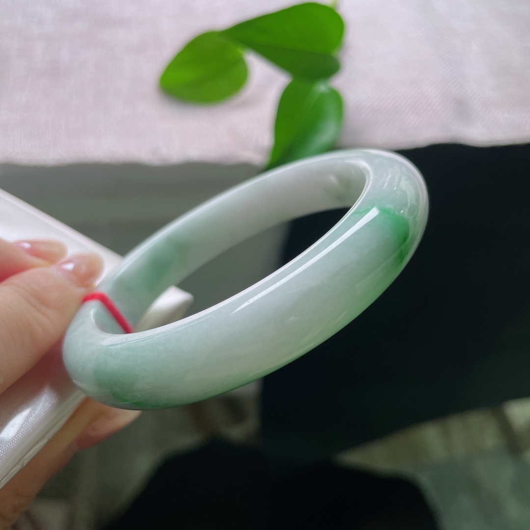 白底，飘绿，正圈，贵气，优雅，一点皮纹，优雅，耐看，ss57982a