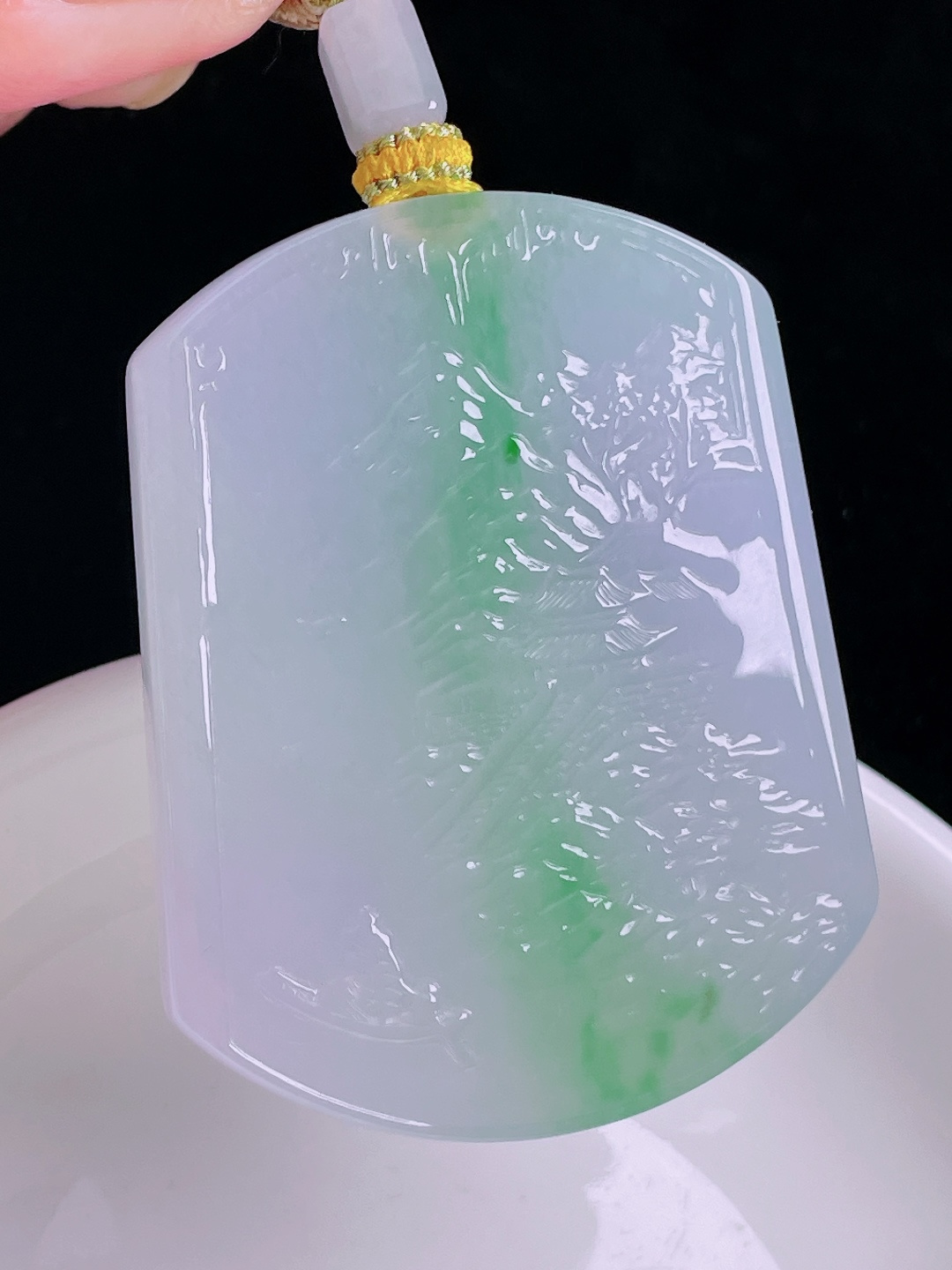 冰绿山水牌，老种起光，细底通透，尺寸：53.5/42.2/5.4mm0905