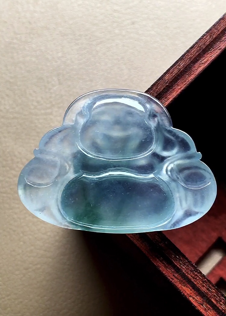 玻璃种飘彩佛公，飘彩灵动漂亮，种老起胶，底子荧润，无裂，尺寸22.8*29.5*4.8