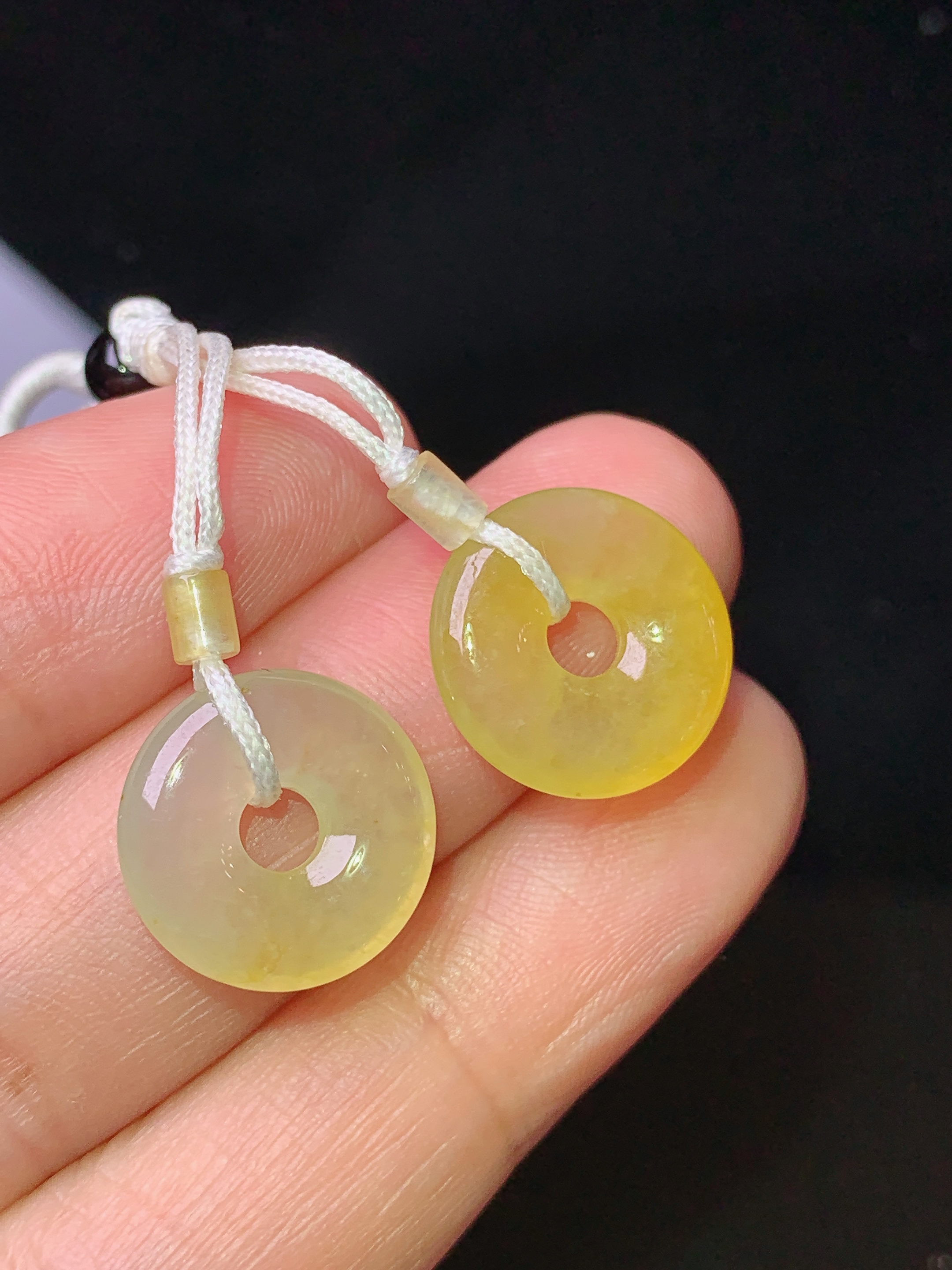 黄翡平安扣一对 玉质细腻 色泽艳丽清新 水润亮眼 整体尺寸13.8*3.2 a8