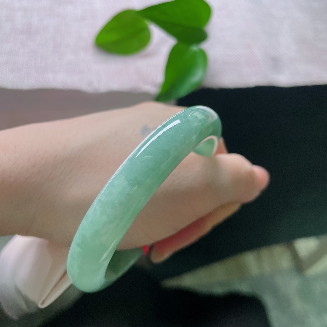 绿底正圈，水润，甜美，优雅，贵气，耐看，郁郁葱葱，无裂，ss57927a