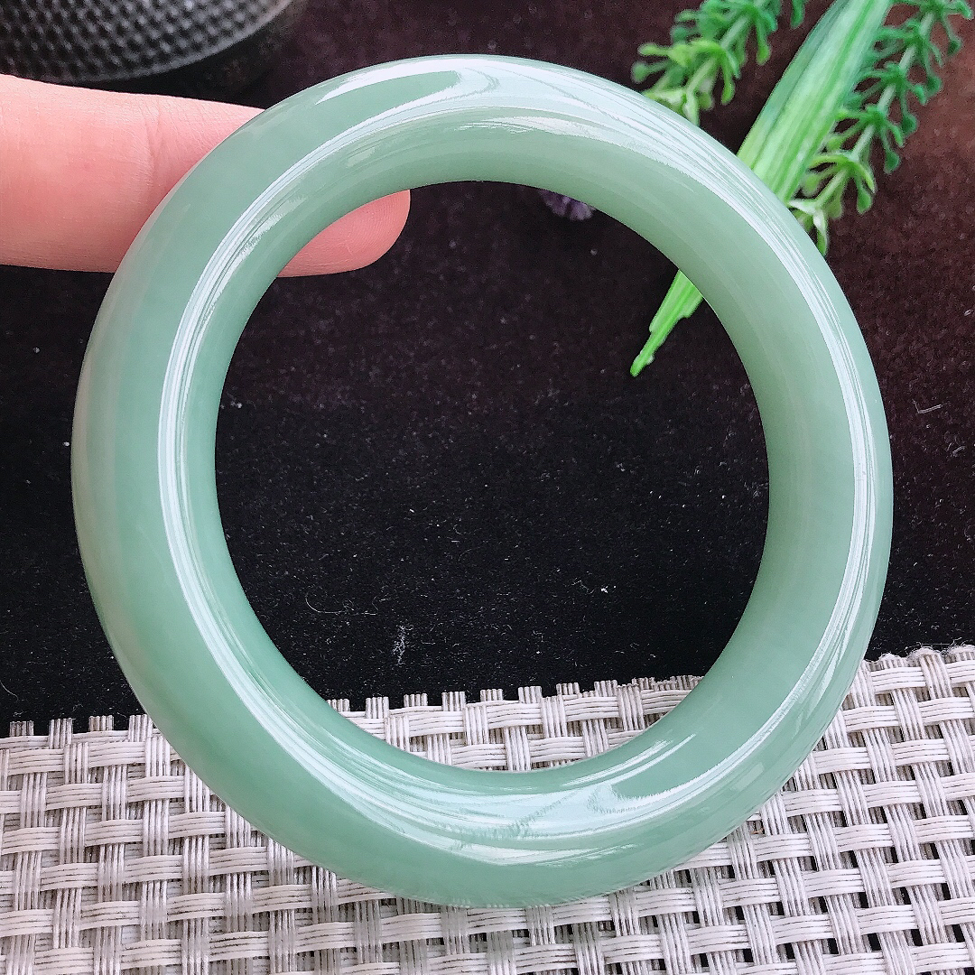 实拍A货翡翠57.8/13/12老坑冰润满色晴底胖圆条手镯宽边玉镯平安镯