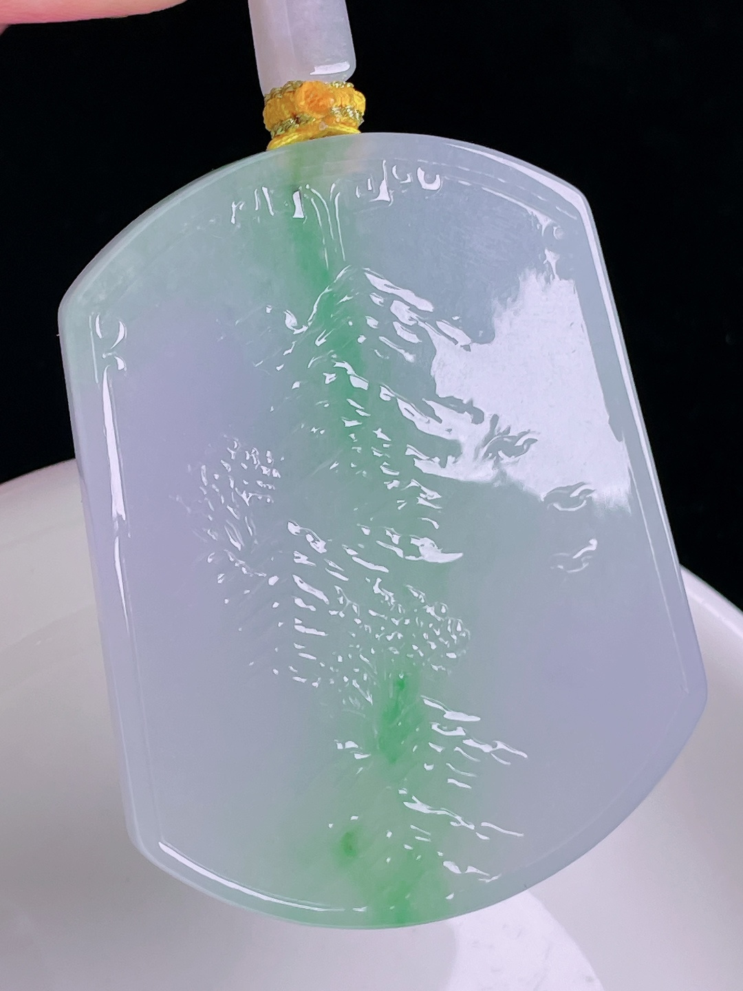 冰绿山水牌，老种起光，细底通透，尺寸：53.5/42.2/5.4mm0905