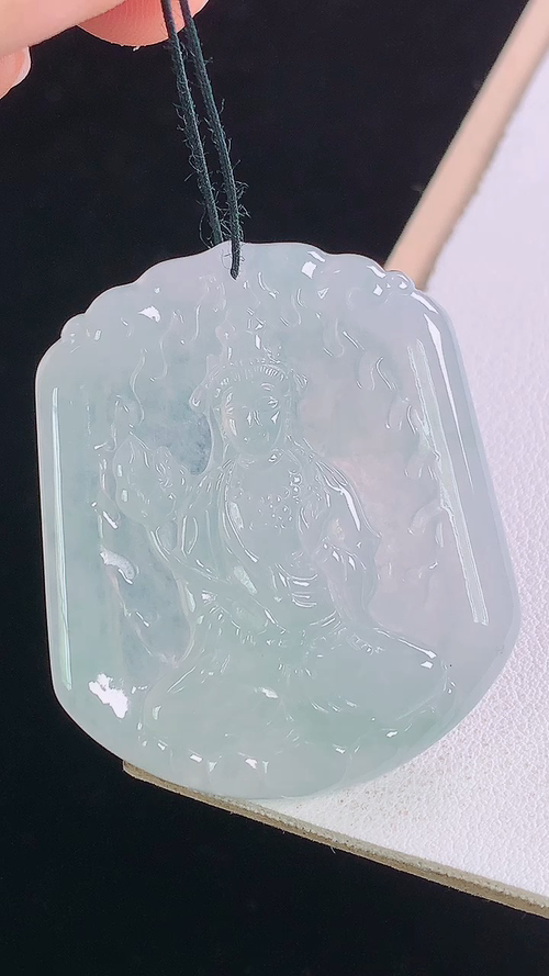 冰种观音，无裂，尺寸43.9-36.9-4.3mm
