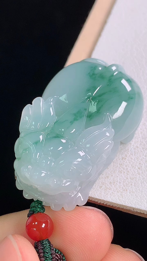 冰飘花貔貅，无裂，尺寸:32.9-19.5-12.1mm