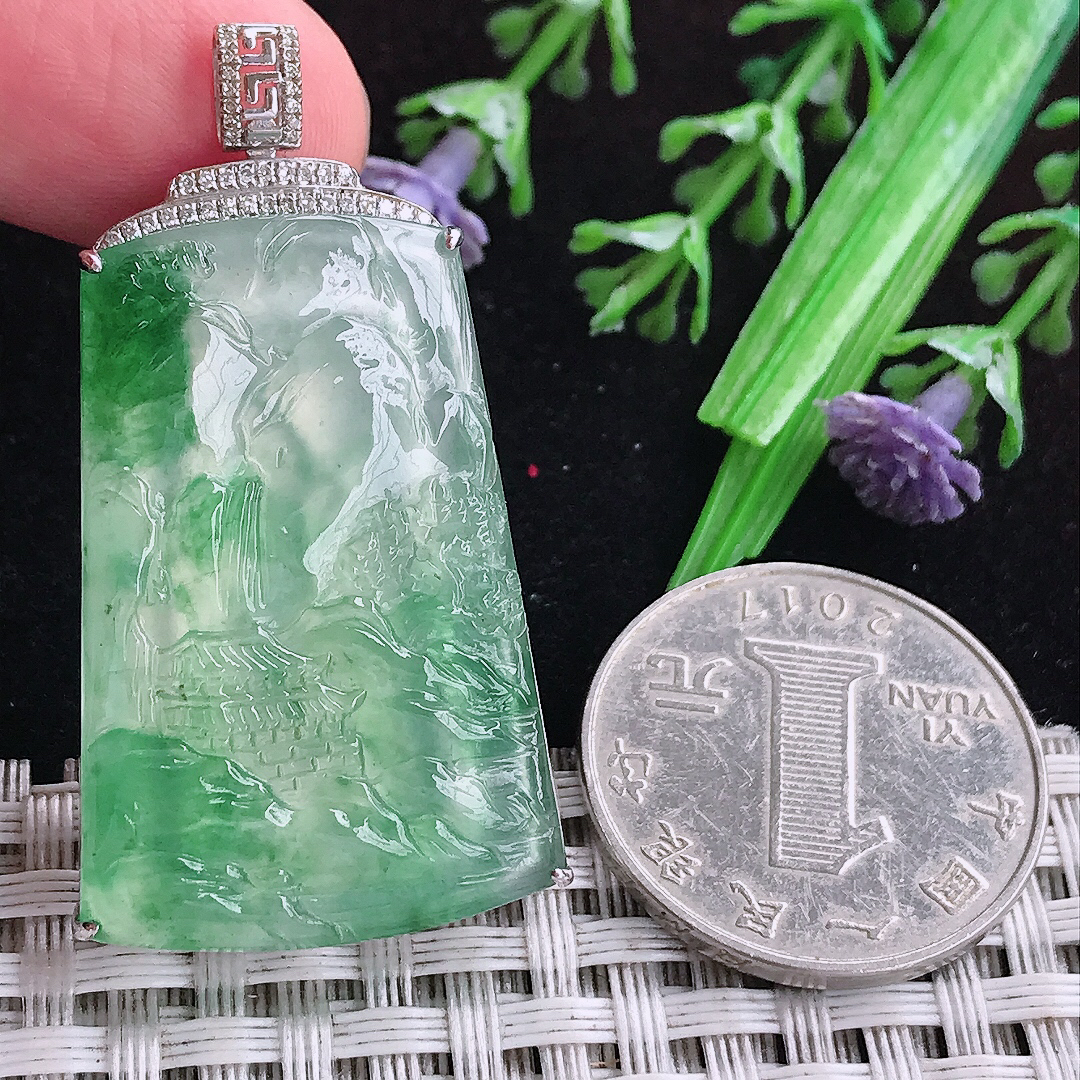实拍A货翡翠44.5/24.4/6.8老坑18k金镶嵌冰种阳绿山水牌吊坠翡翠玉坠挂件