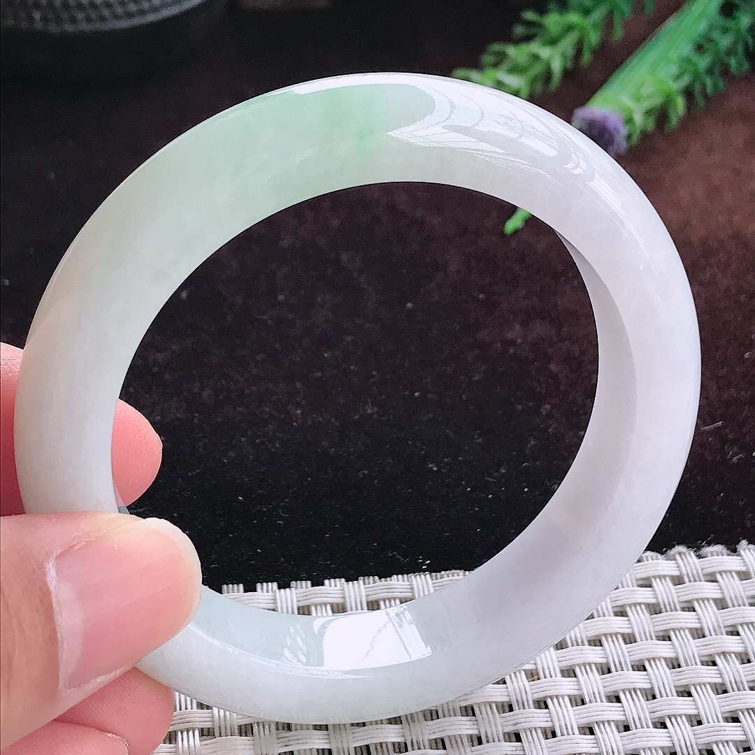 实拍A货翡翠54/12.5/9老坑秀气冰润晴底手镯宽边玉镯平安镯