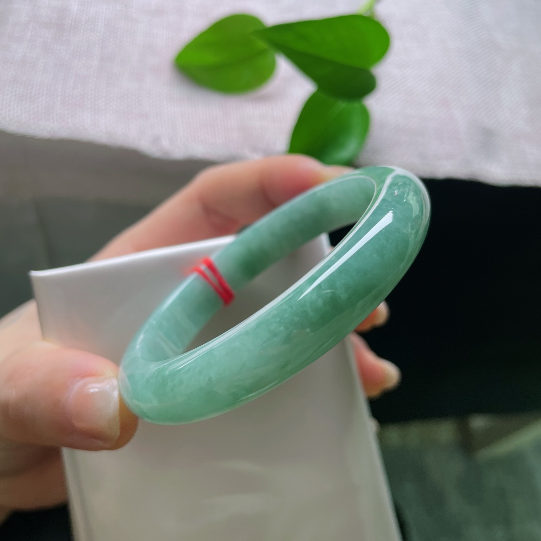 绿底正圈，水润，甜美，优雅，贵气，耐看，郁郁葱葱，无裂，ss57927a