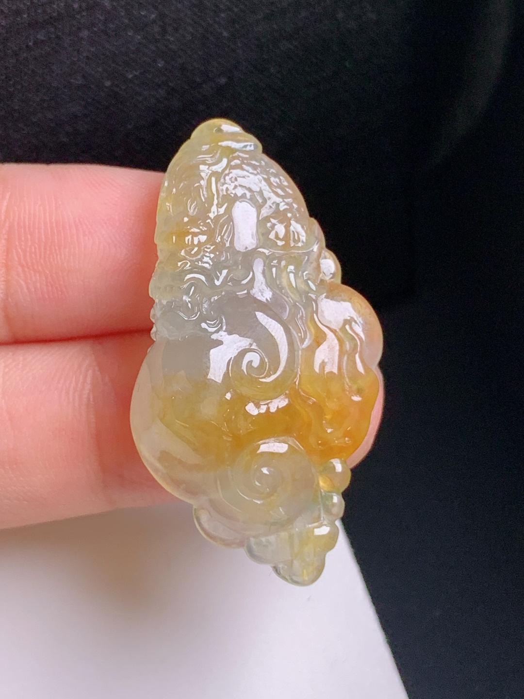 黄翡如意龙牌，糖色浓郁，立体精工，冰感十足，祥瑞护身，裸石38.5-19.3-8，080901
