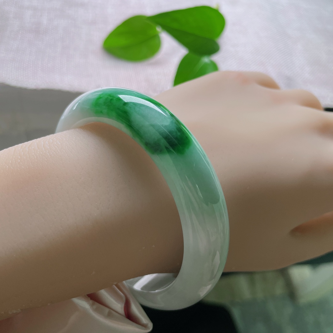 飘绿正圈，贵气，优雅，甜美，一点皮纹，点翠千金，ss57979a