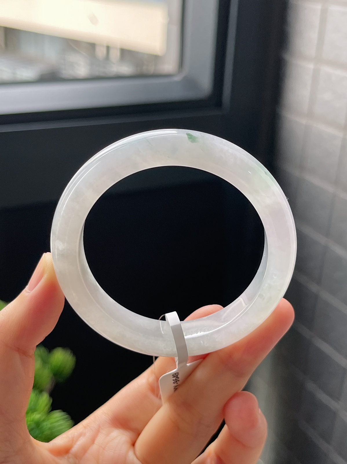 正圈50圈口，翡翠冰糯种飘绿手镯