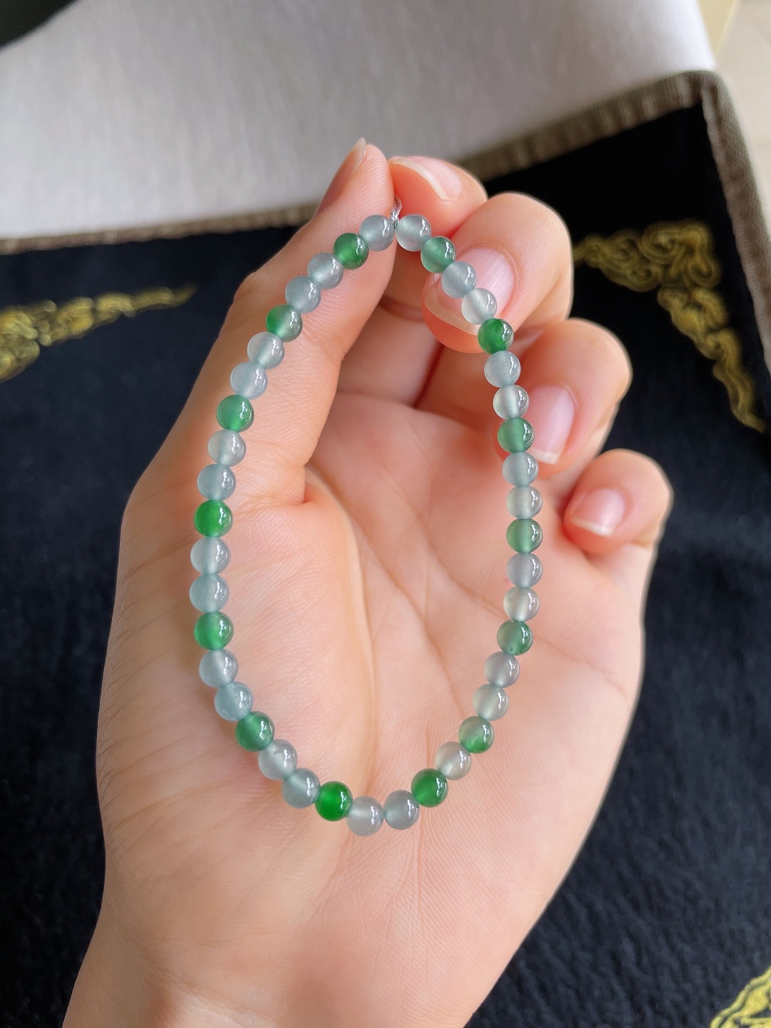 ️天然翡翠A货，冰双彩手串，尺寸：4.3mm。【编4618】