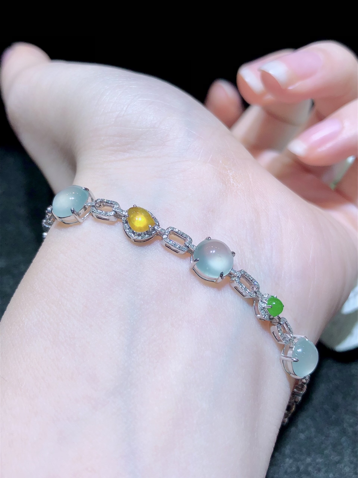 18K金镶多宝蛋面手链，水润色艳，品相饱满，苹果拍摄，实物更好看，6.6-6.7-3.1