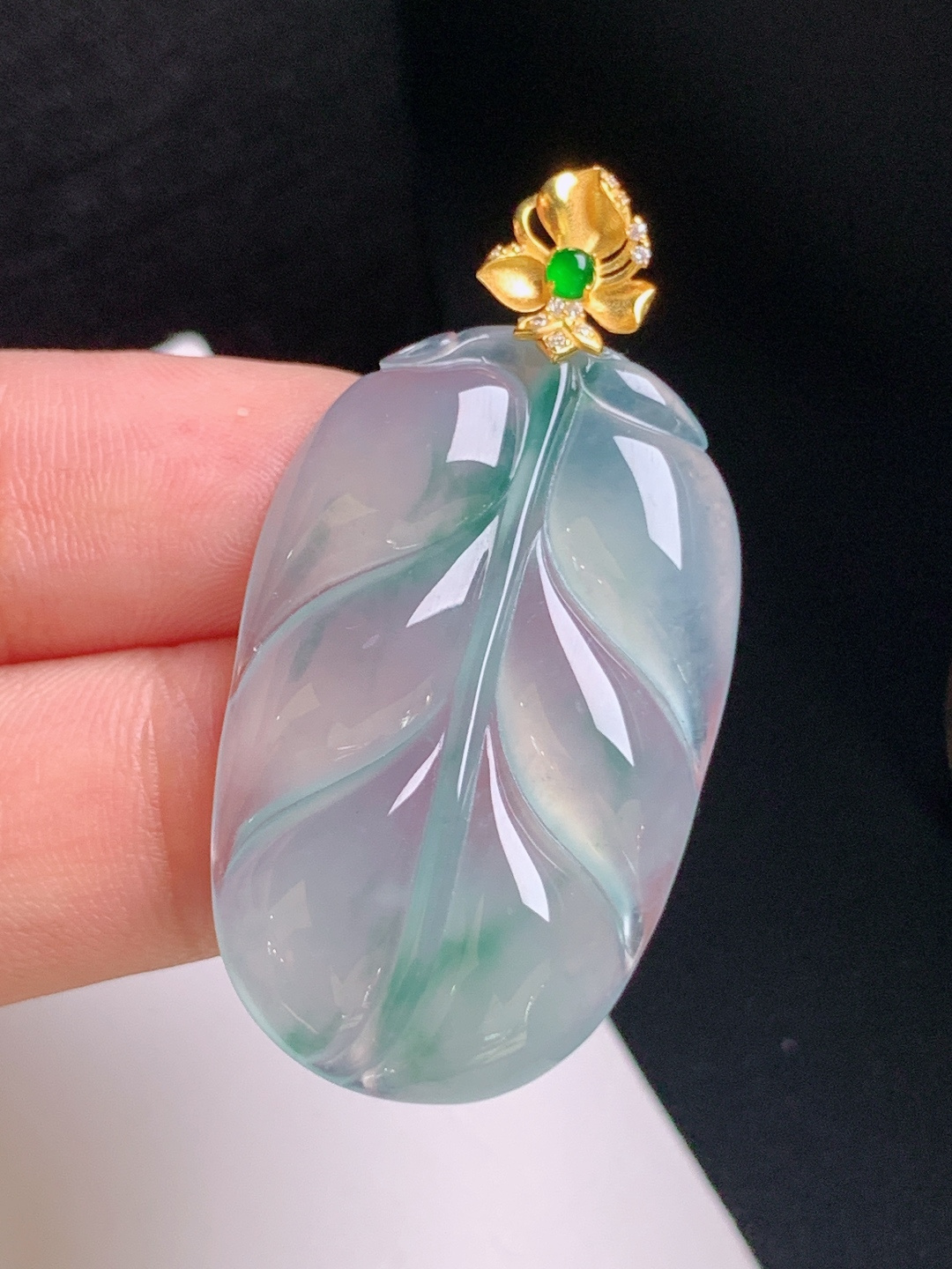 冰种飘花树叶吊坠，荧光四射，花色飘逸，大业有成，530904