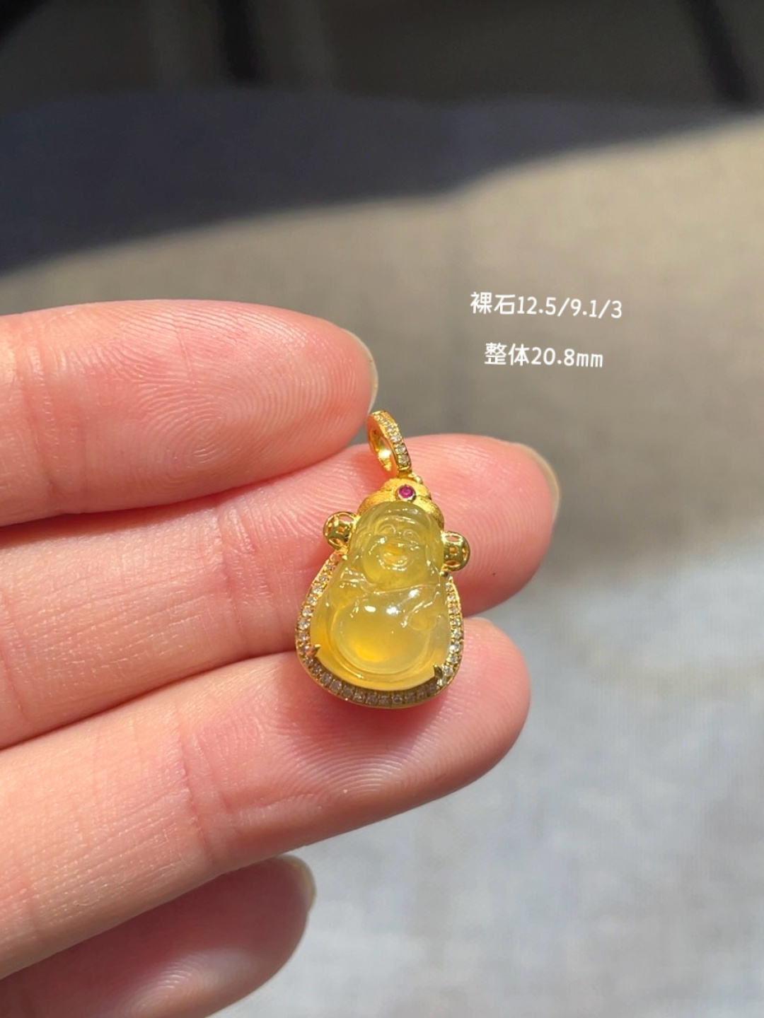 冰黄财神吊坠，颜色甜甜，形体很好的一枚，佩戴很美~18k真金真钻