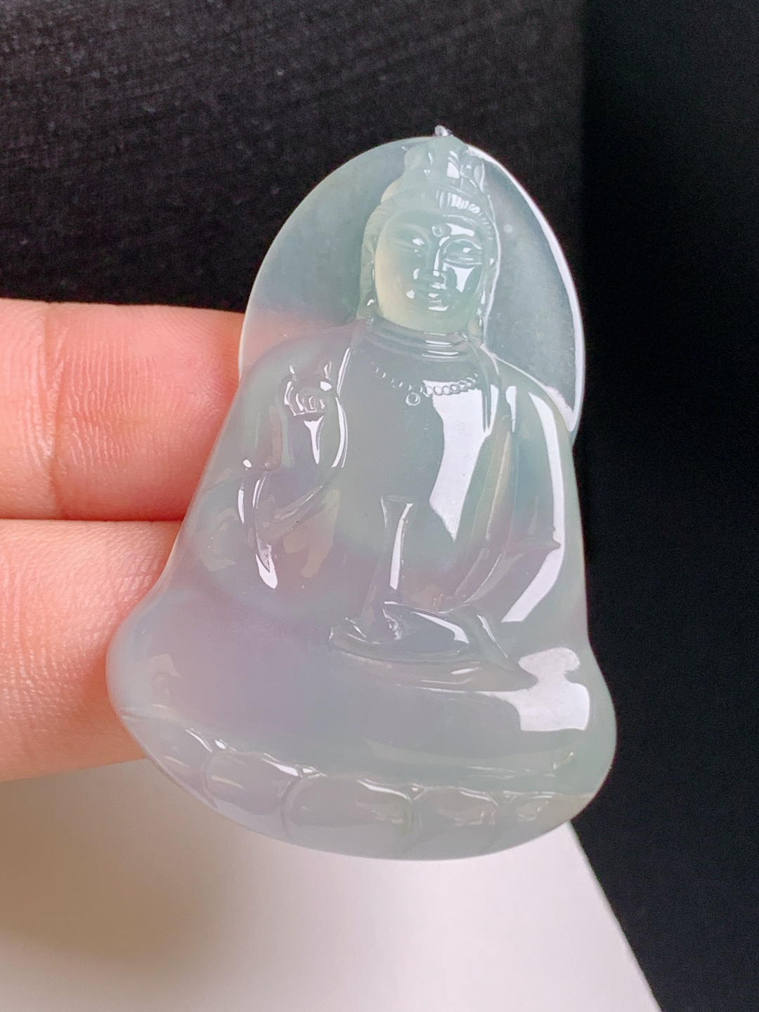 高冰素衣观音，种老起胶，慈容祥和，平安顺遂