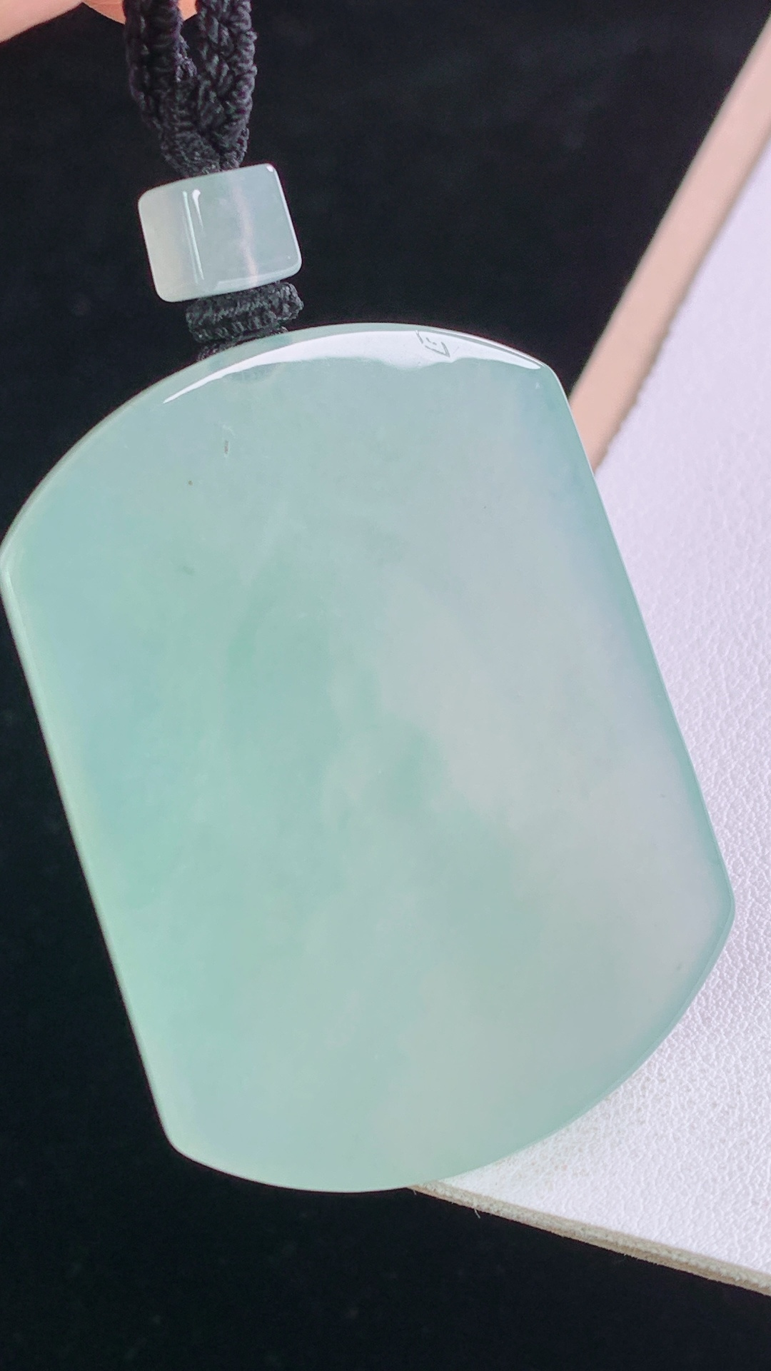 冰种观音，一刀切菩萨，冰润荧光，清爽细腻，无裂，尺寸:51.4-38.1-5.6mm
