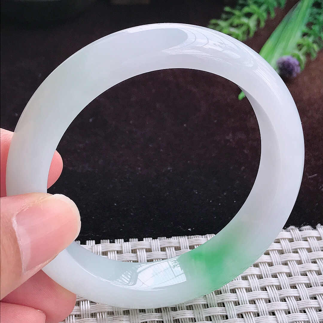 实拍A货翡翠55.5/13/8.8老坑冰润飘绿手镯宽边玉镯平安镯