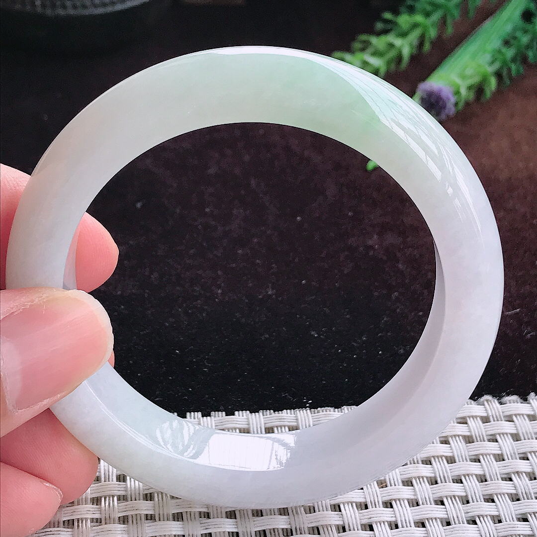 实拍A货翡翠54/12.5/9老坑秀气冰润晴底手镯宽边玉镯平安镯