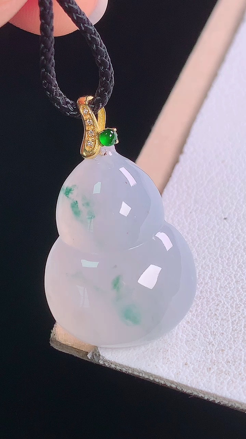 ️18K冰飘花葫芦吊坠，无裂，尺寸:27.5-21.8-16.6-6.0mm