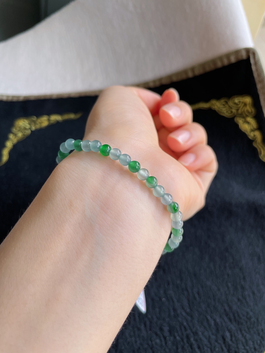 ️天然翡翠A货，冰双彩手串，尺寸：4.3mm。【编4618】