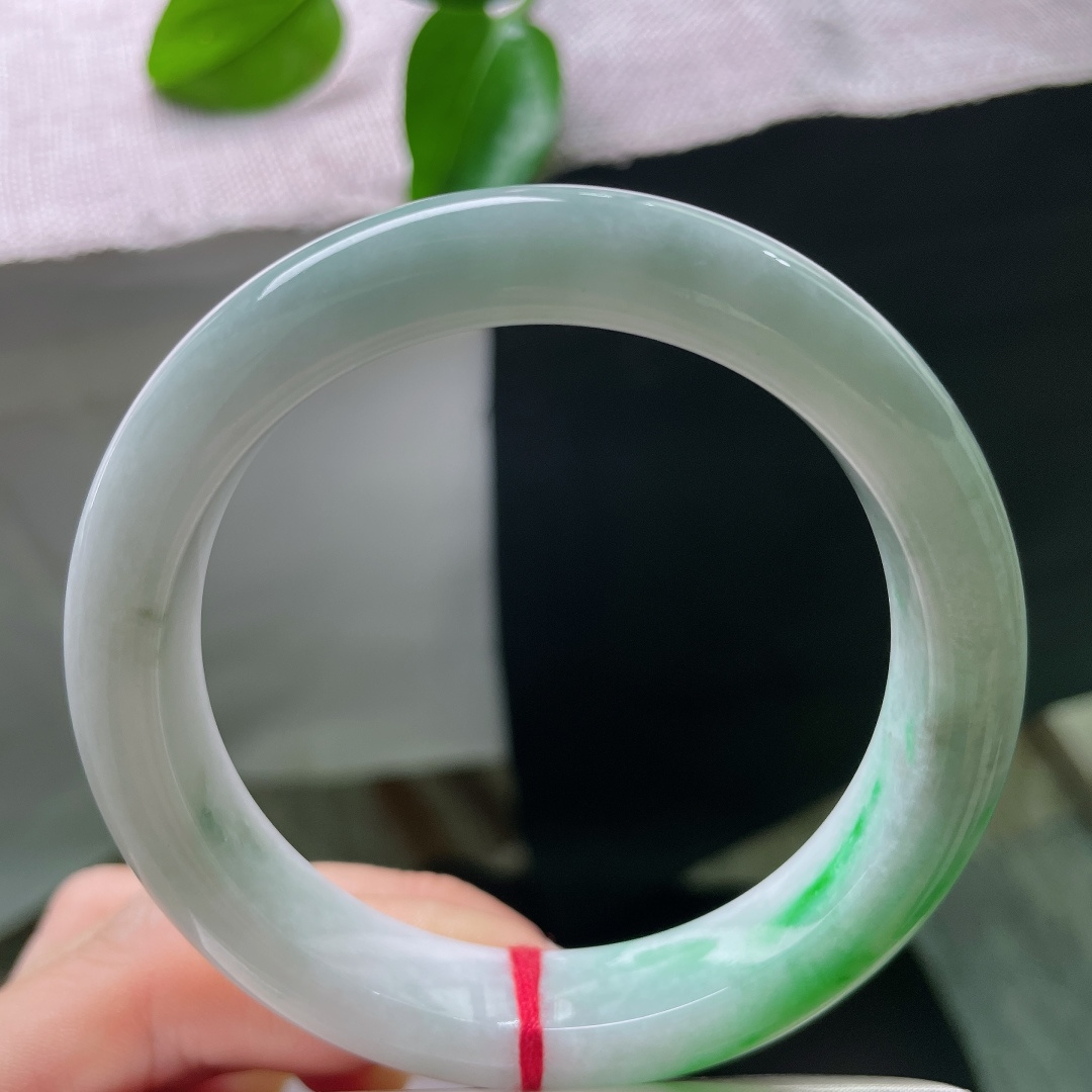 白底，飘绿，正圈，贵气，优雅，一点皮纹，优雅，耐看，ss57982a