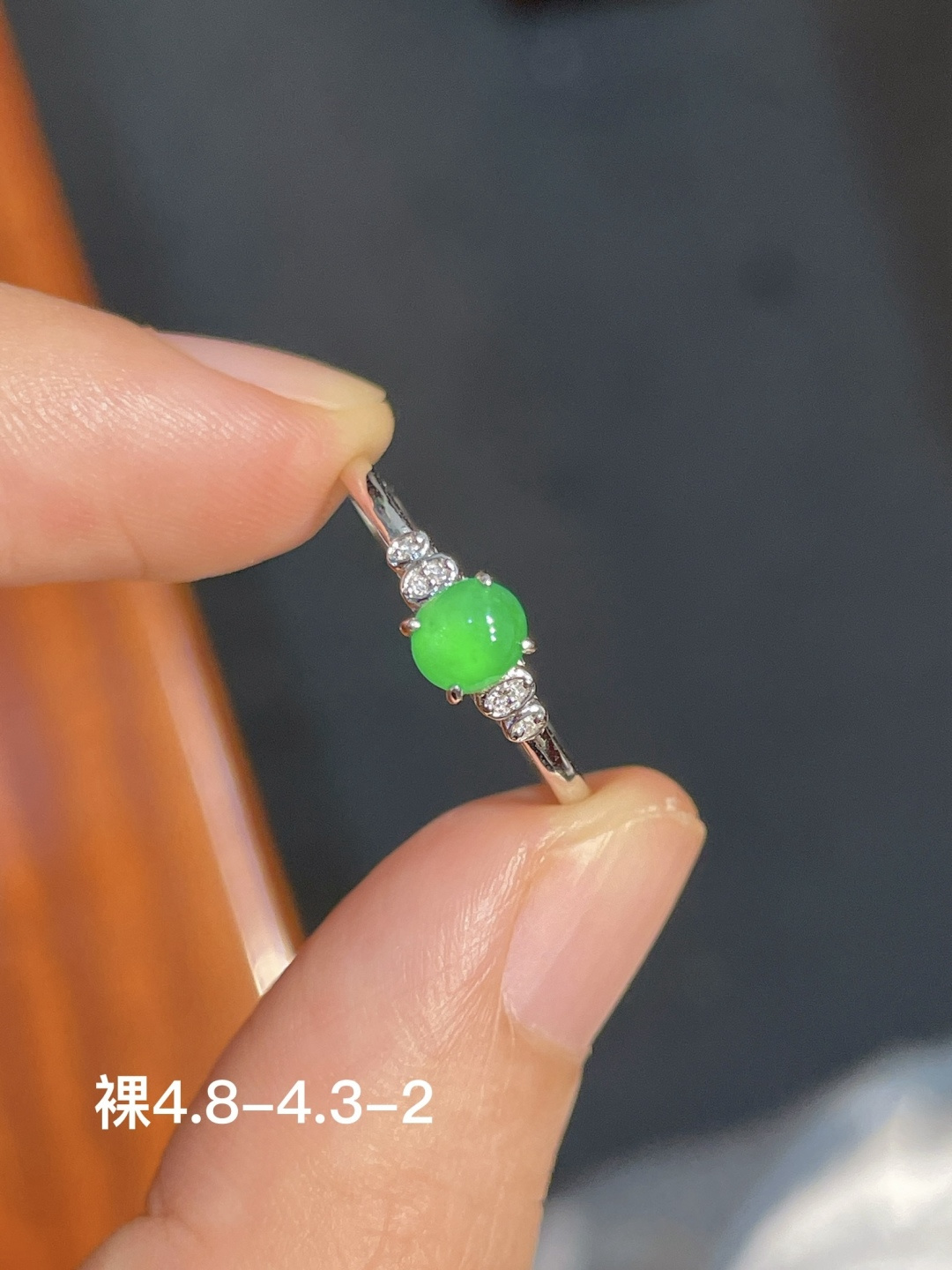 ️阳绿蛋面戒指，无裂，18k金镶嵌，4.8-4.3-2