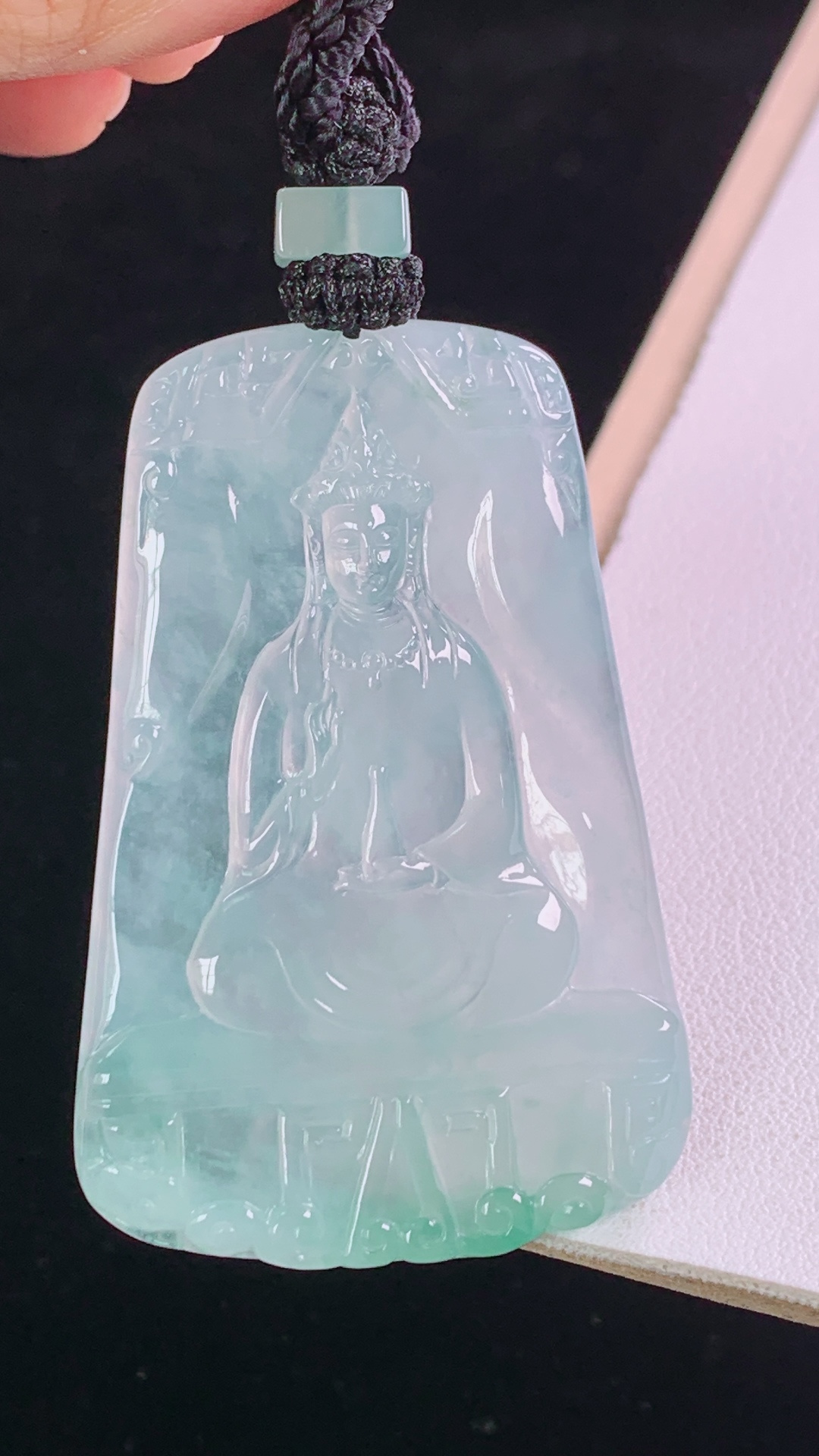 高冰观音菩萨,种水，清透起光，无裂,尺寸:53.6-35.7-4.6mm