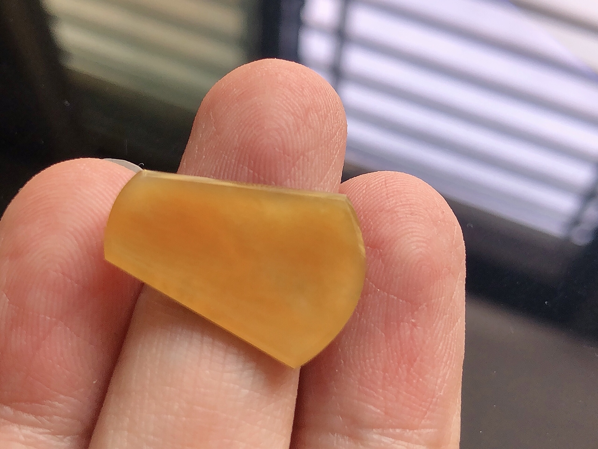 ️ 黄翡平安牌，色泽极美，通透水润，玉质细腻，夺目迷人，镶嵌效果，品相，无裂，尺寸23*16.3*