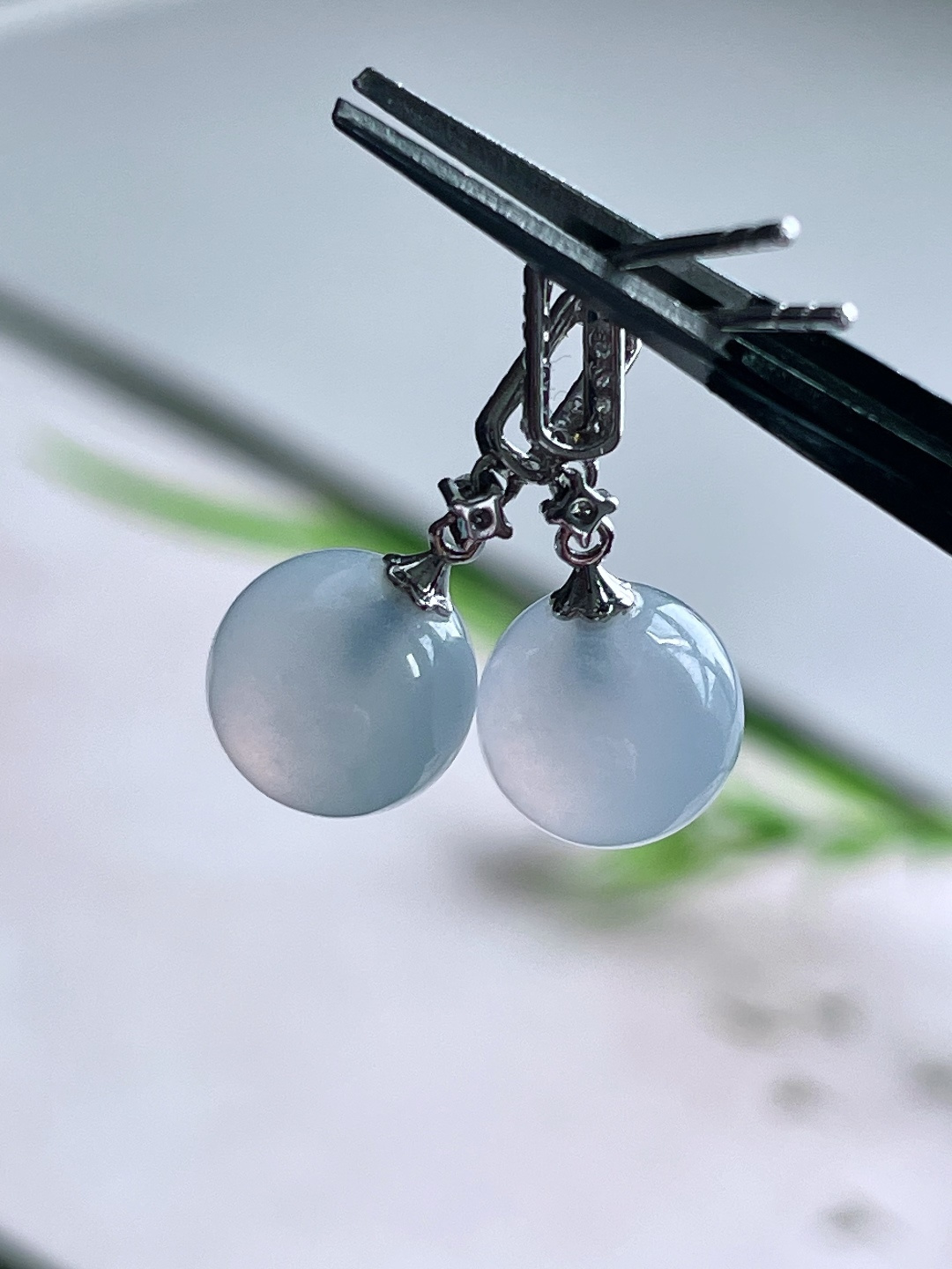 冰紫珠子圆珠耳坠，18k金镶嵌，无裂，性比高19，裸石8.3，重量2.7克